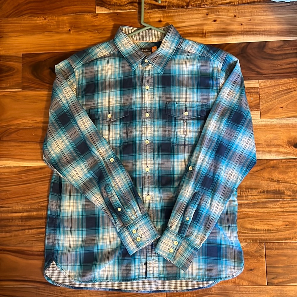 Quicksilver long sleeve button up shirt. Size Large